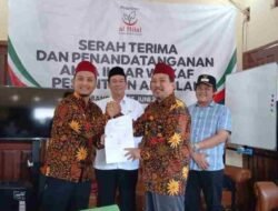 Serah Terima dan Penandatanganan Akta Ikrar Wakaf untuk Pesantren Al Hilal