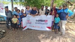 Penyembelihan dan Distribusi Daging Shohibul Qurban LAZISWAF Pesantren Al Hilal untuk Saudara di Wilayah Timur Indonesia