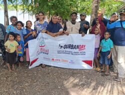 Penyembelihan dan Distribusi Daging Shohibul Qurban LAZISWAF Pesantren Al Hilal untuk Saudara di Wilayah Timur Indonesia